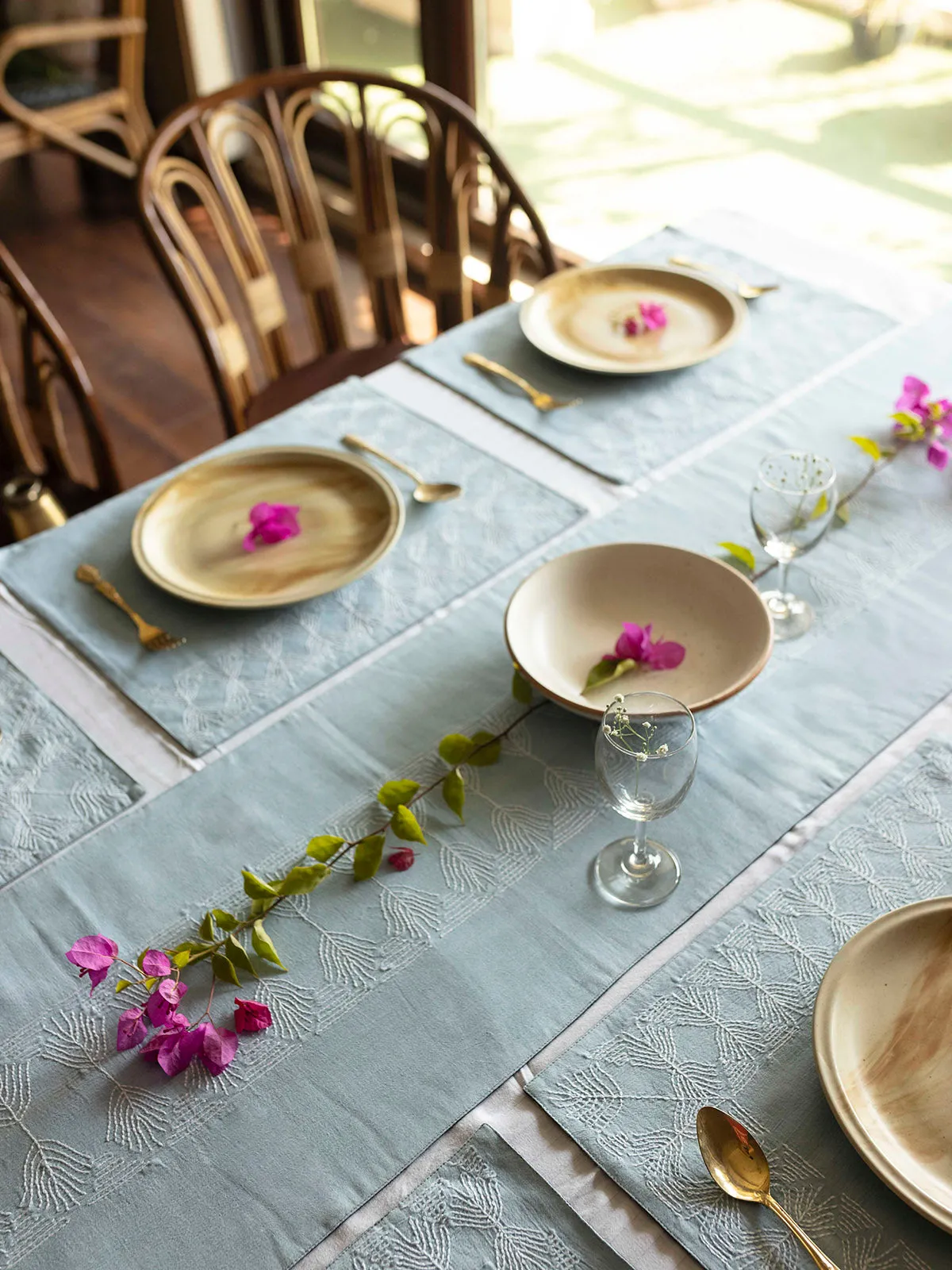 Amila Dining Set Of A Table Runner And 6 Table Mats Blue