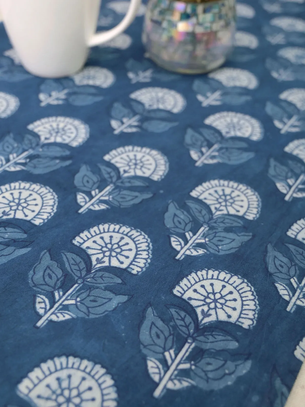 Blomst Table Runner