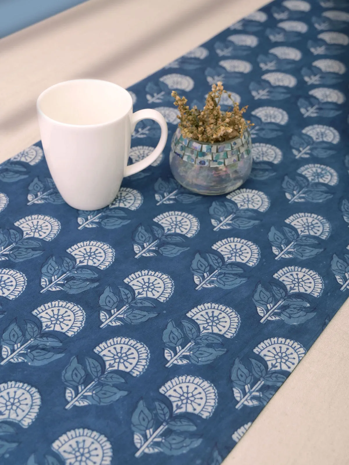 Blomst Table Runner