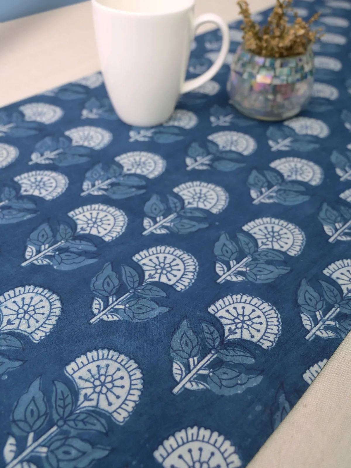 Blomst Table Runner