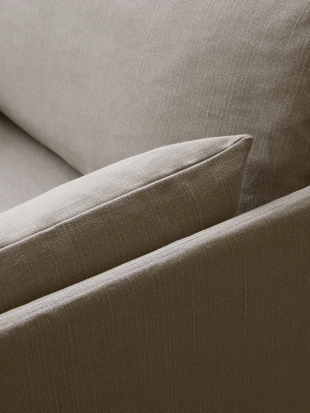 Offset Sofa w. Loose Cover